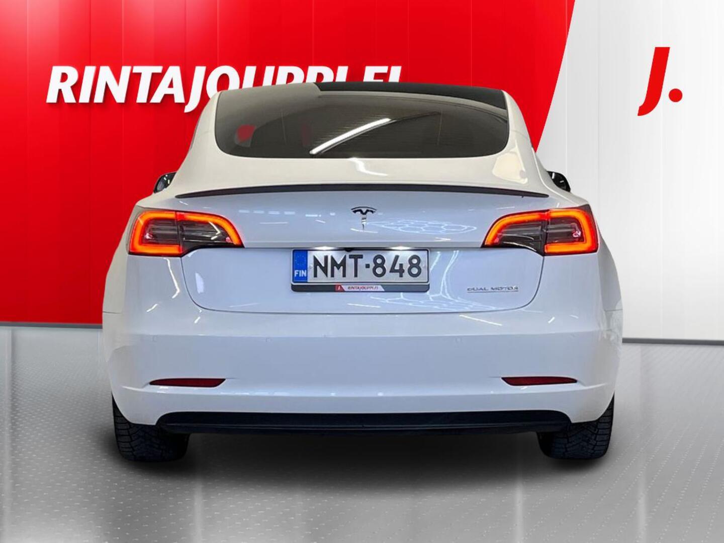 TESLA Model 3 2022