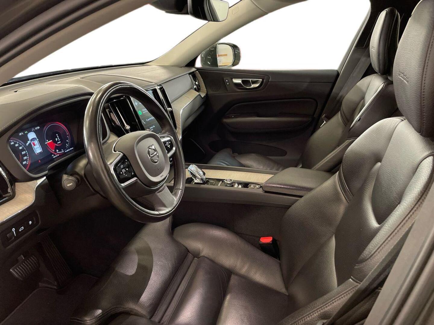 VOLVO XC60 2020