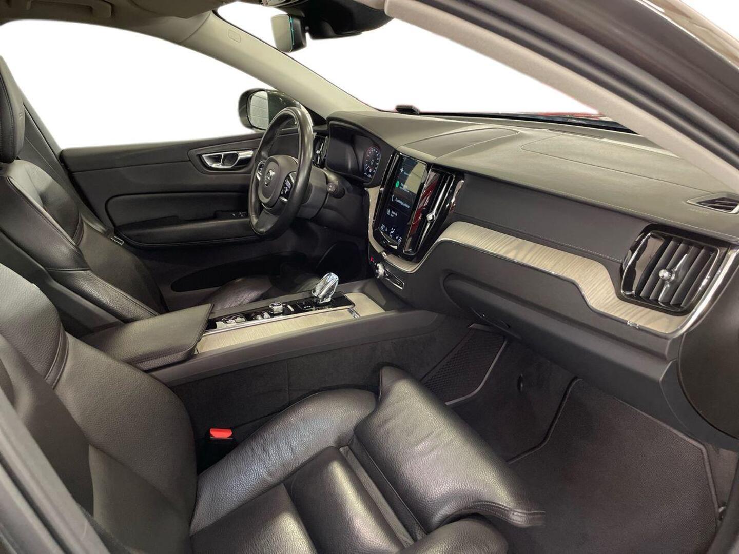 VOLVO XC60 2020
