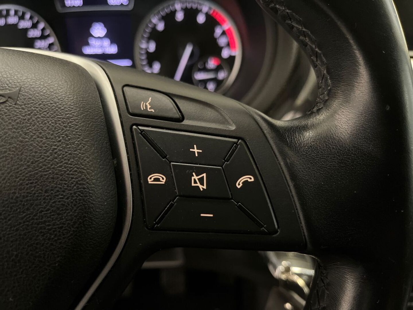 MERCEDES-BENZ B 23
