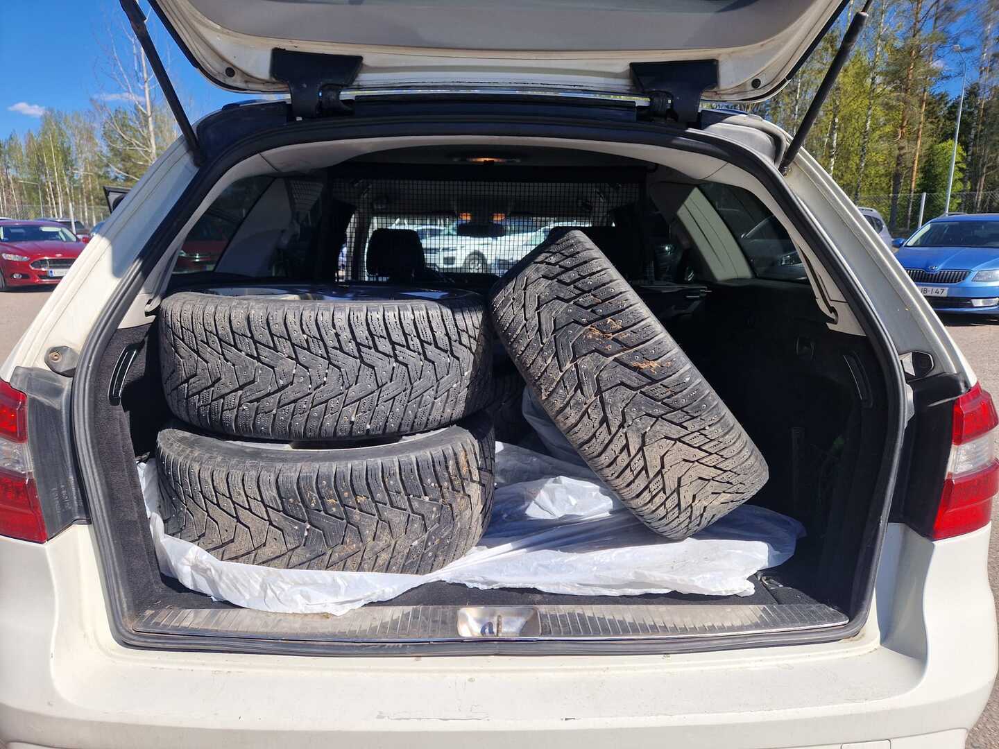 MERCEDES-BENZ E 2012