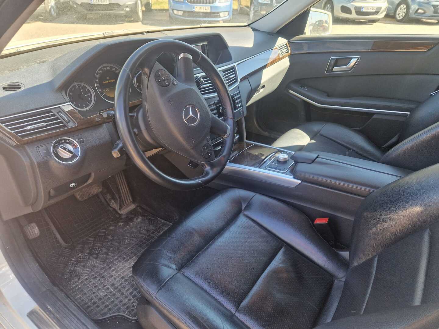 MERCEDES-BENZ E 2012