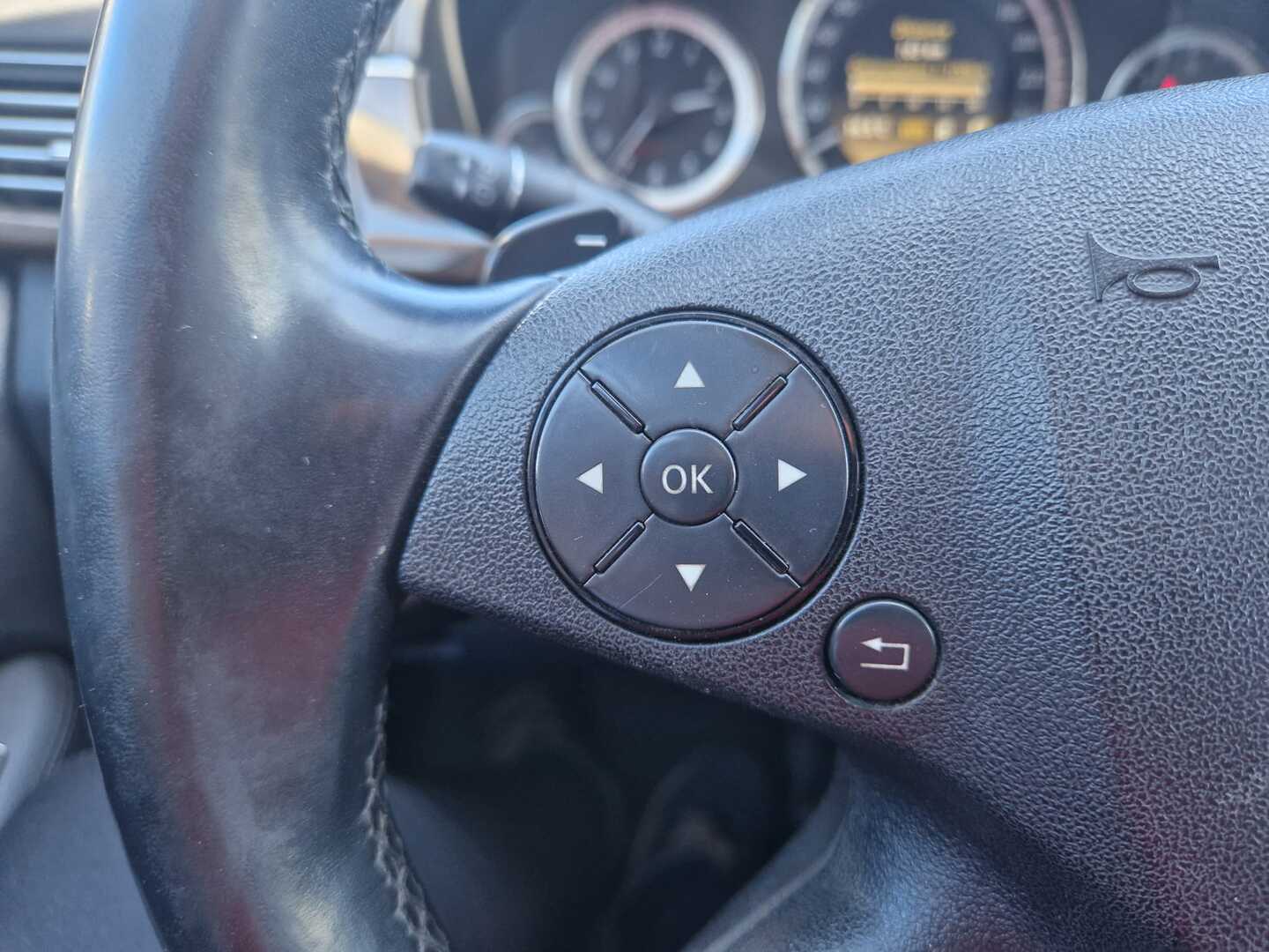 MERCEDES-BENZ E 2012