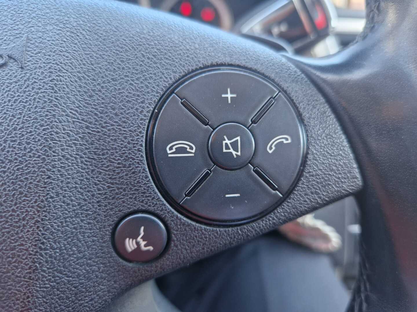 MERCEDES-BENZ E 2012