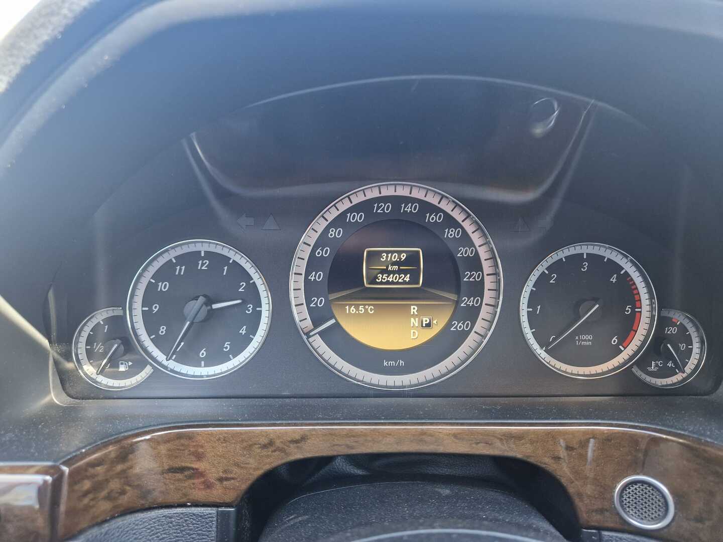 MERCEDES-BENZ E 2012