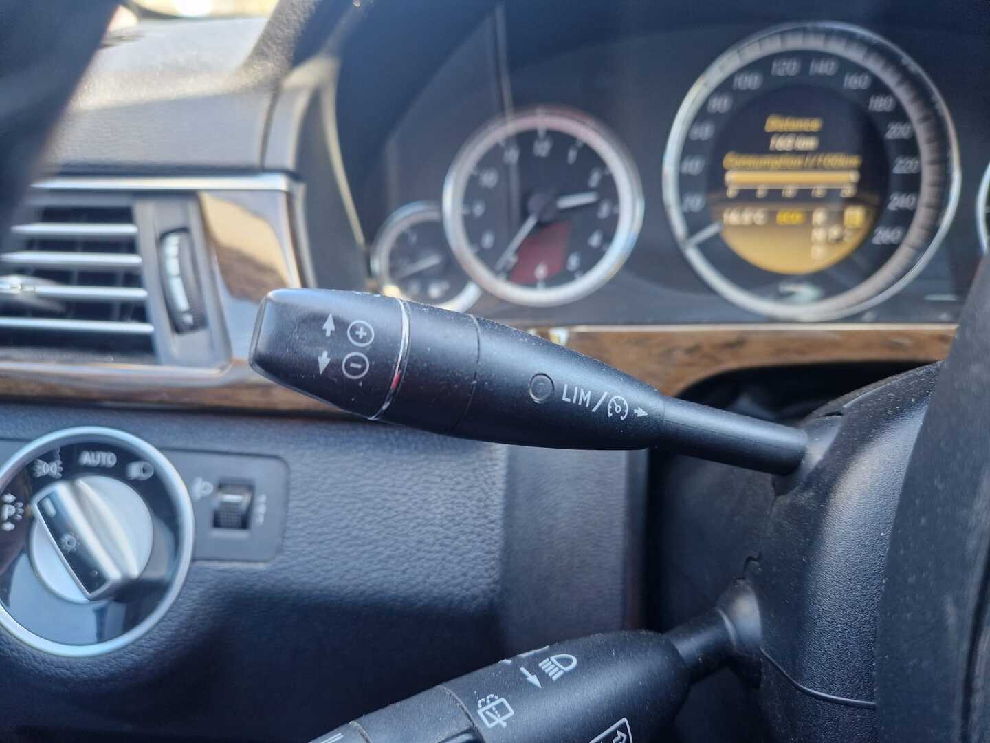 MERCEDES-BENZ E 2012