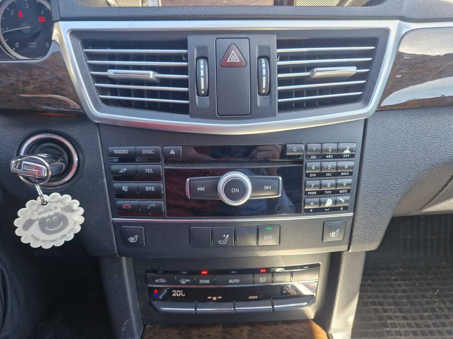 MERCEDES-BENZ E 2012