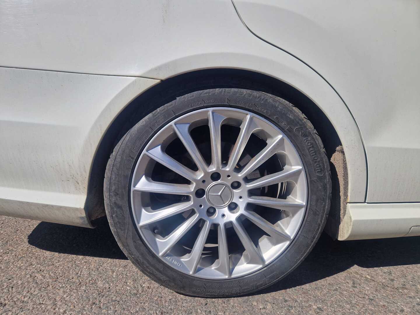 MERCEDES-BENZ E 2012