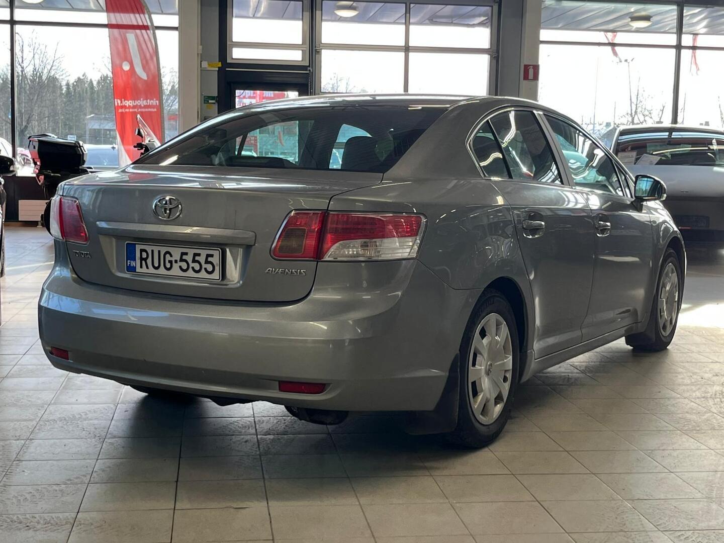 TOYOTA Avensis 2010