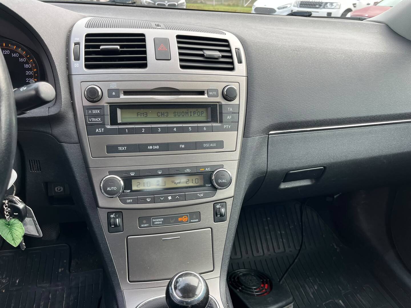 TOYOTA Avensis 2012