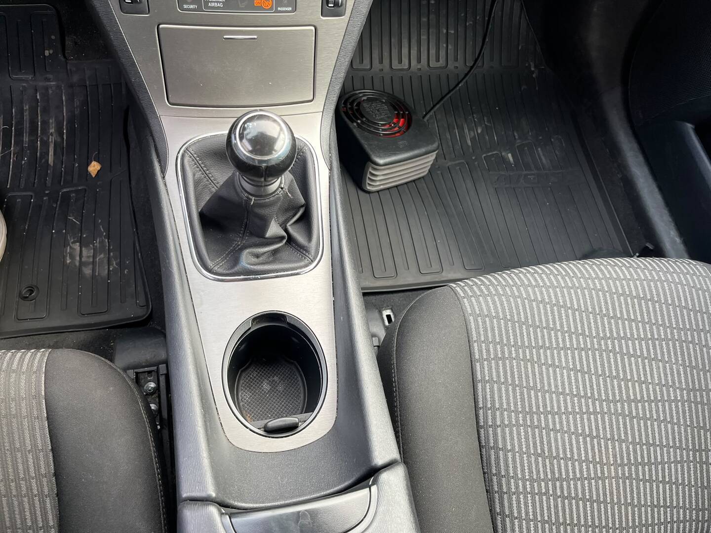 TOYOTA Avensis 2012
