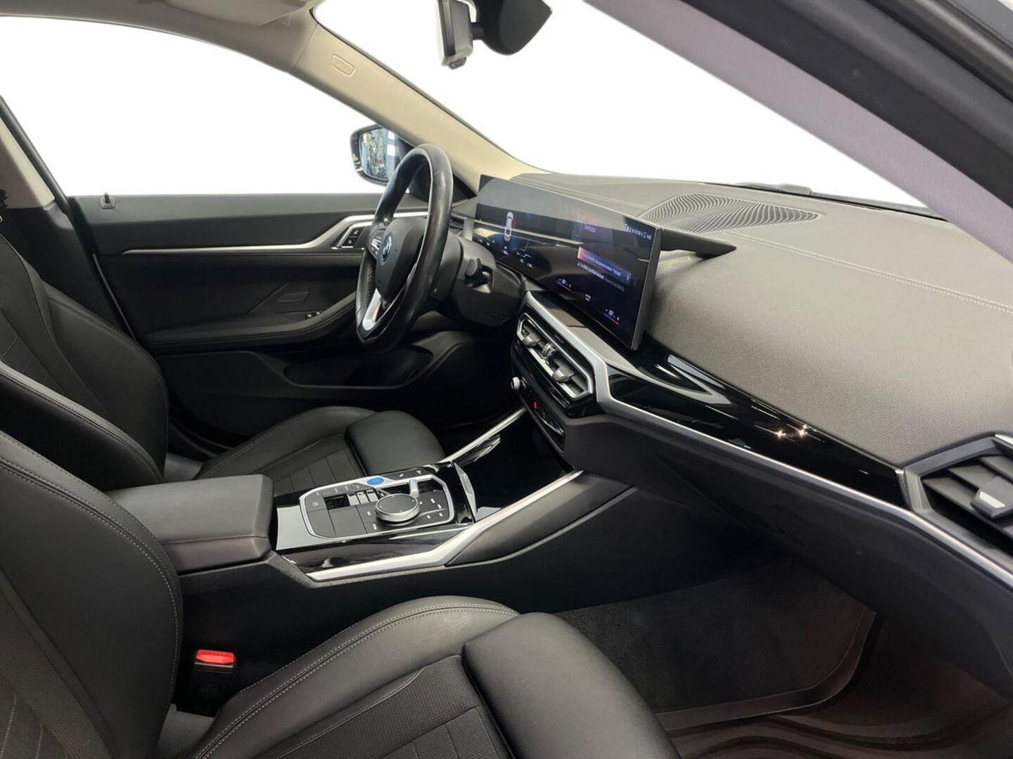 BMW i4 10