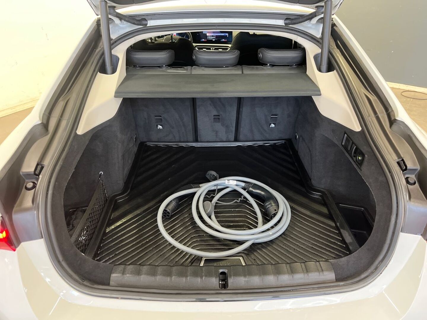 BMW i4 12