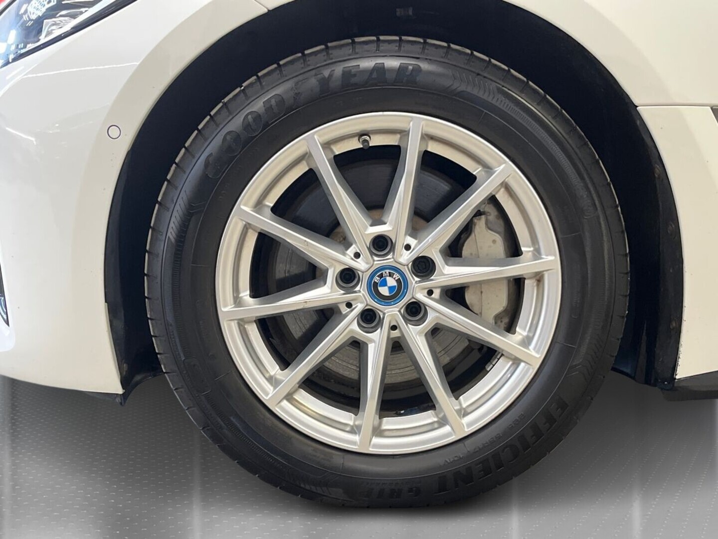 BMW i4 14