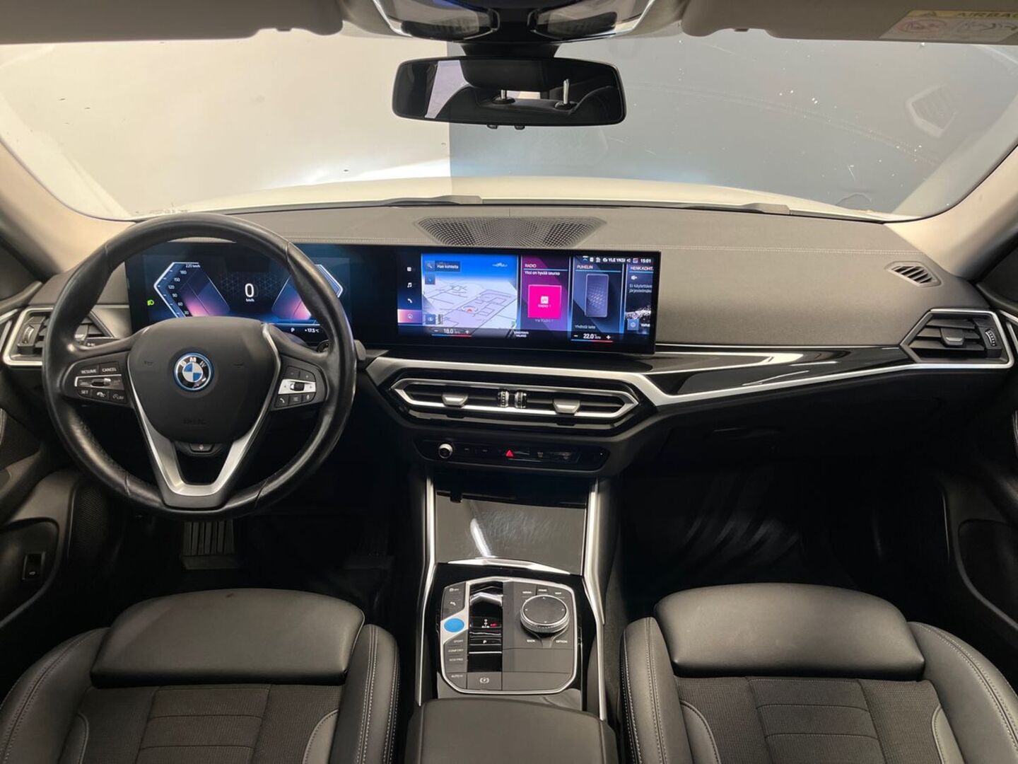 BMW i4 26