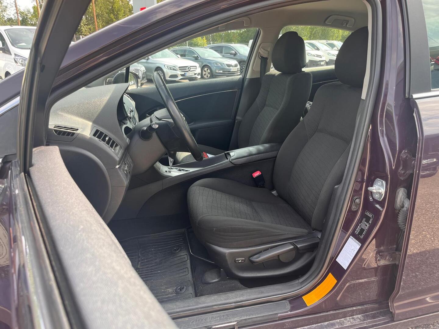 TOYOTA Avensis 2010