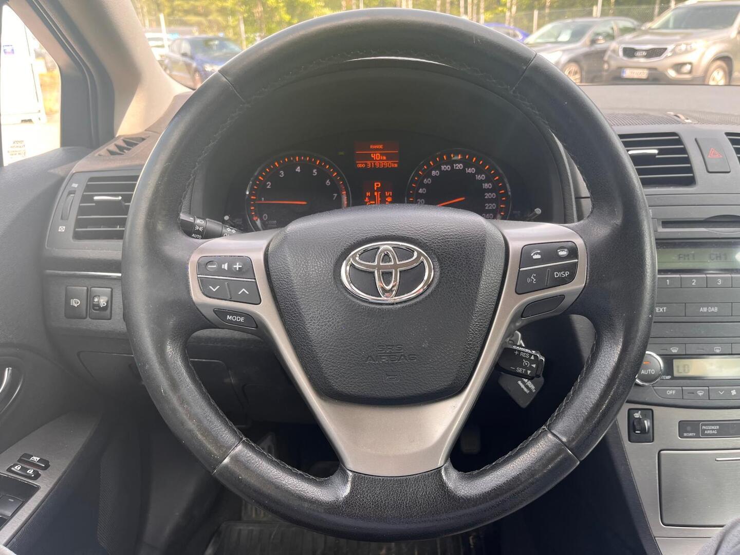 TOYOTA Avensis 2010