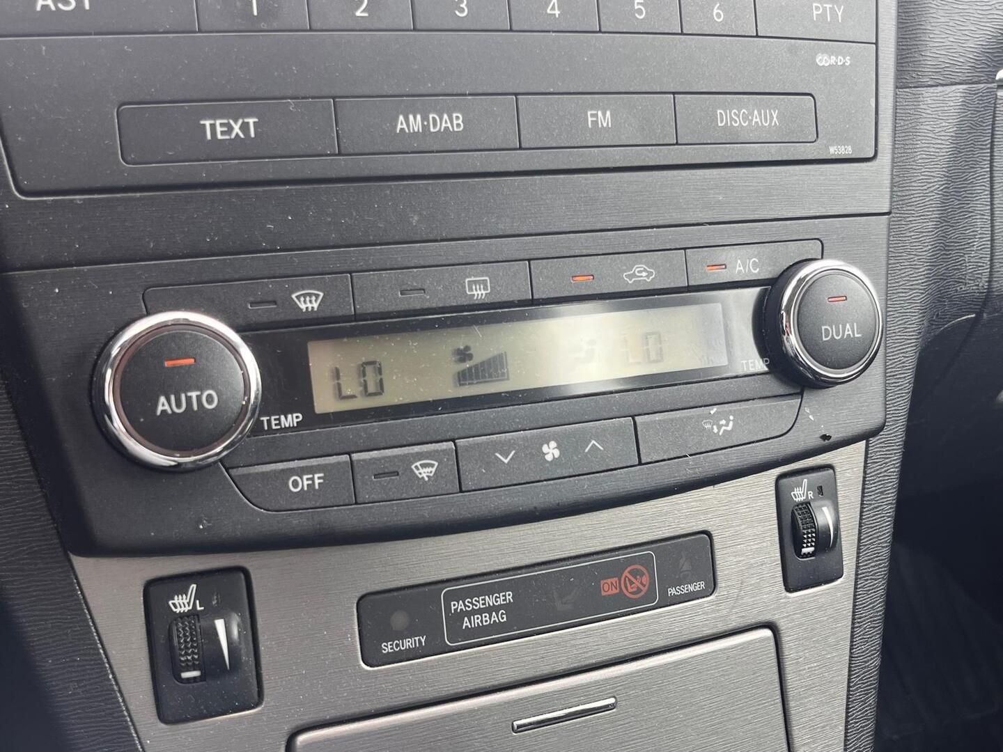 TOYOTA Avensis 2010