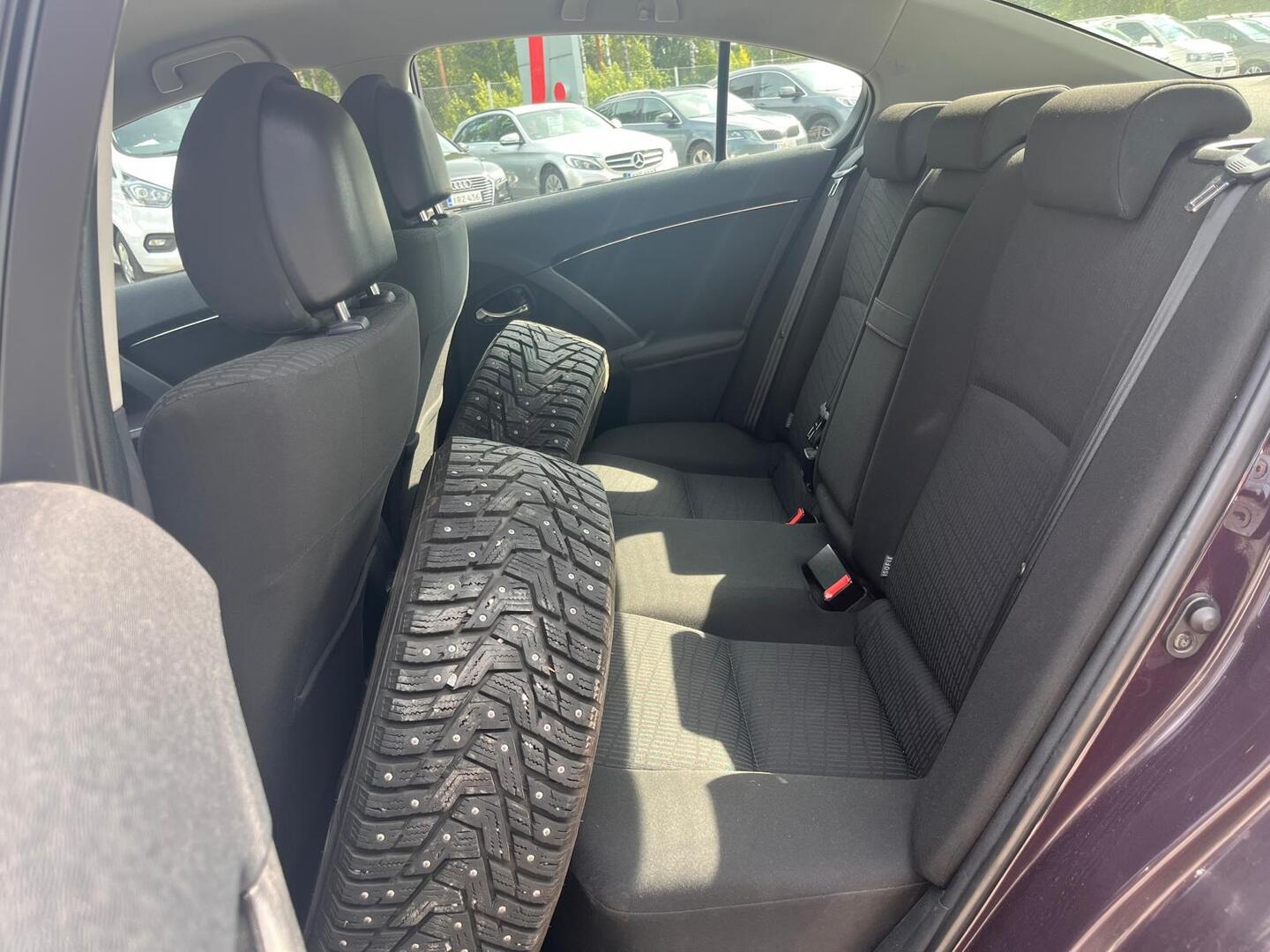 TOYOTA Avensis 2010