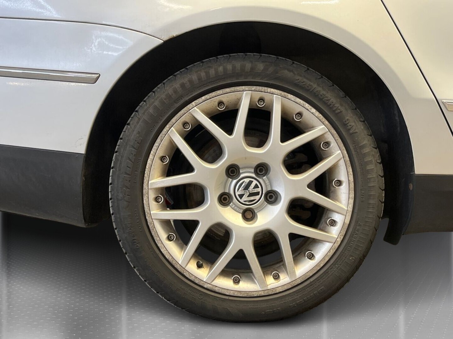 VOLKSWAGEN Passat 13