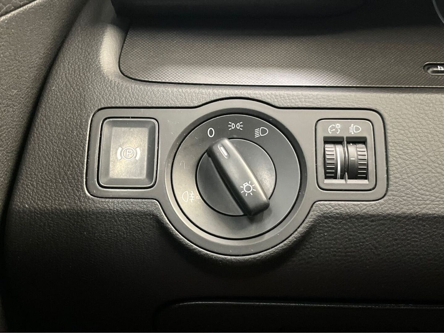 VOLKSWAGEN Passat 18