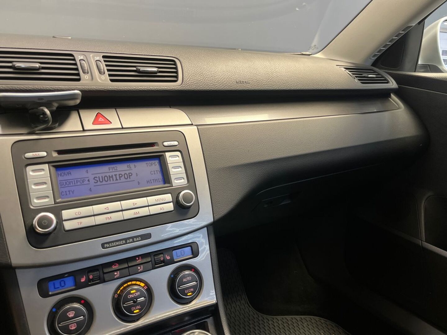 VOLKSWAGEN Passat 23
