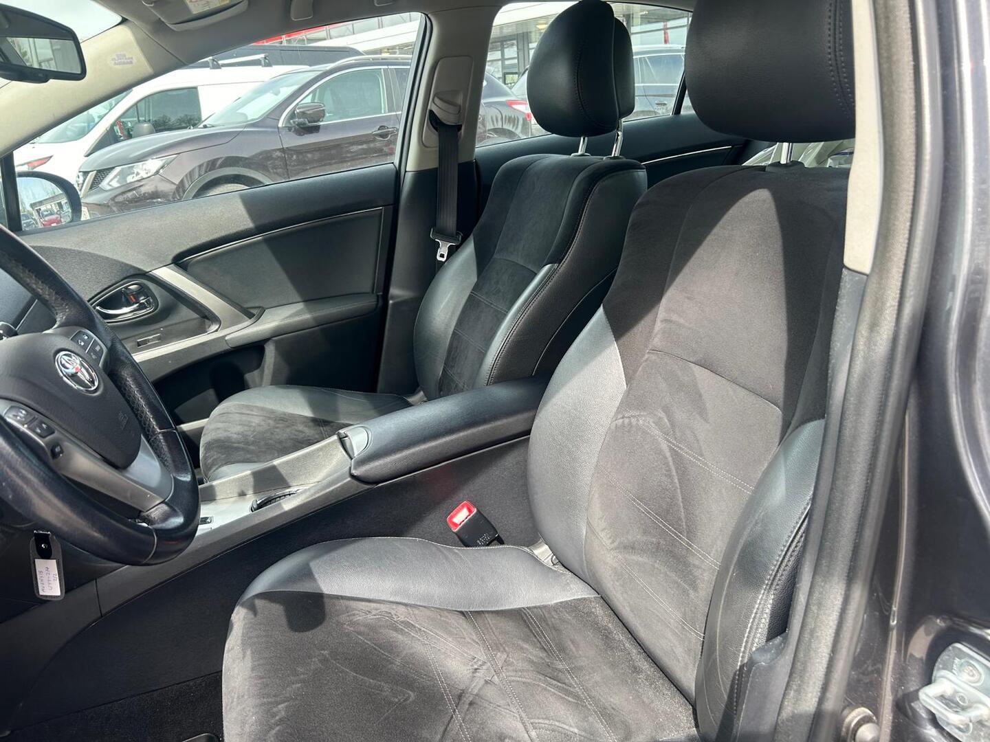 TOYOTA Avensis 2015