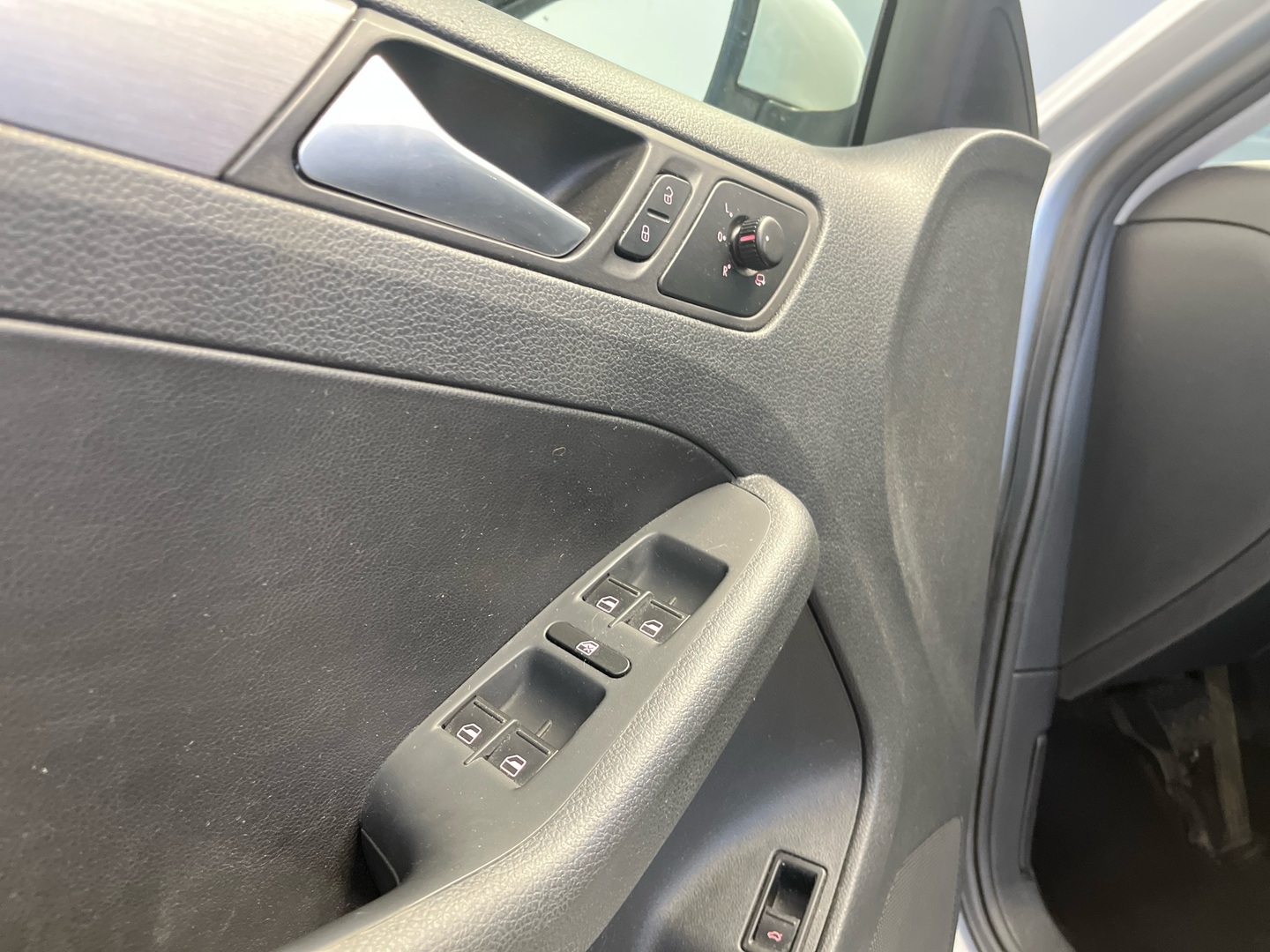 VOLKSWAGEN Jetta 2012