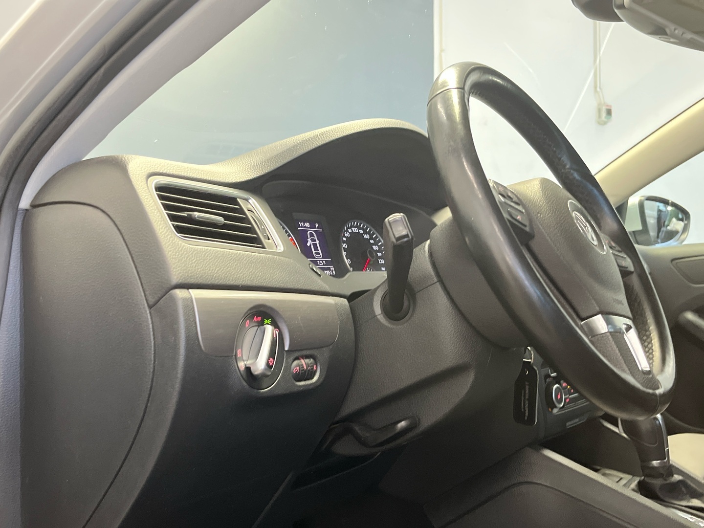 VOLKSWAGEN Jetta 2012