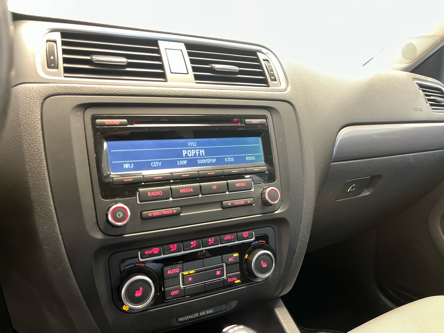 VOLKSWAGEN Jetta 2012