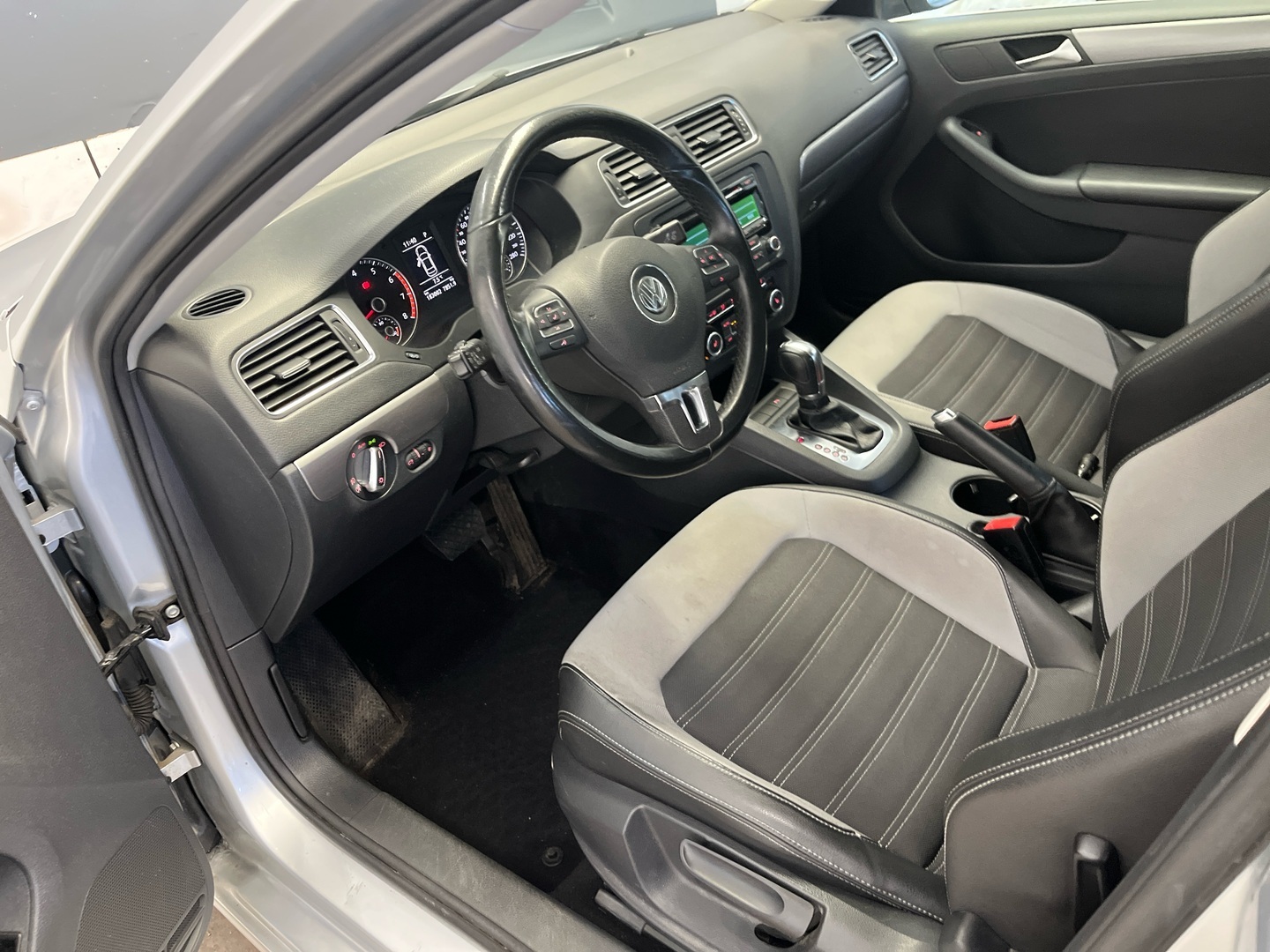 VOLKSWAGEN Jetta 2012