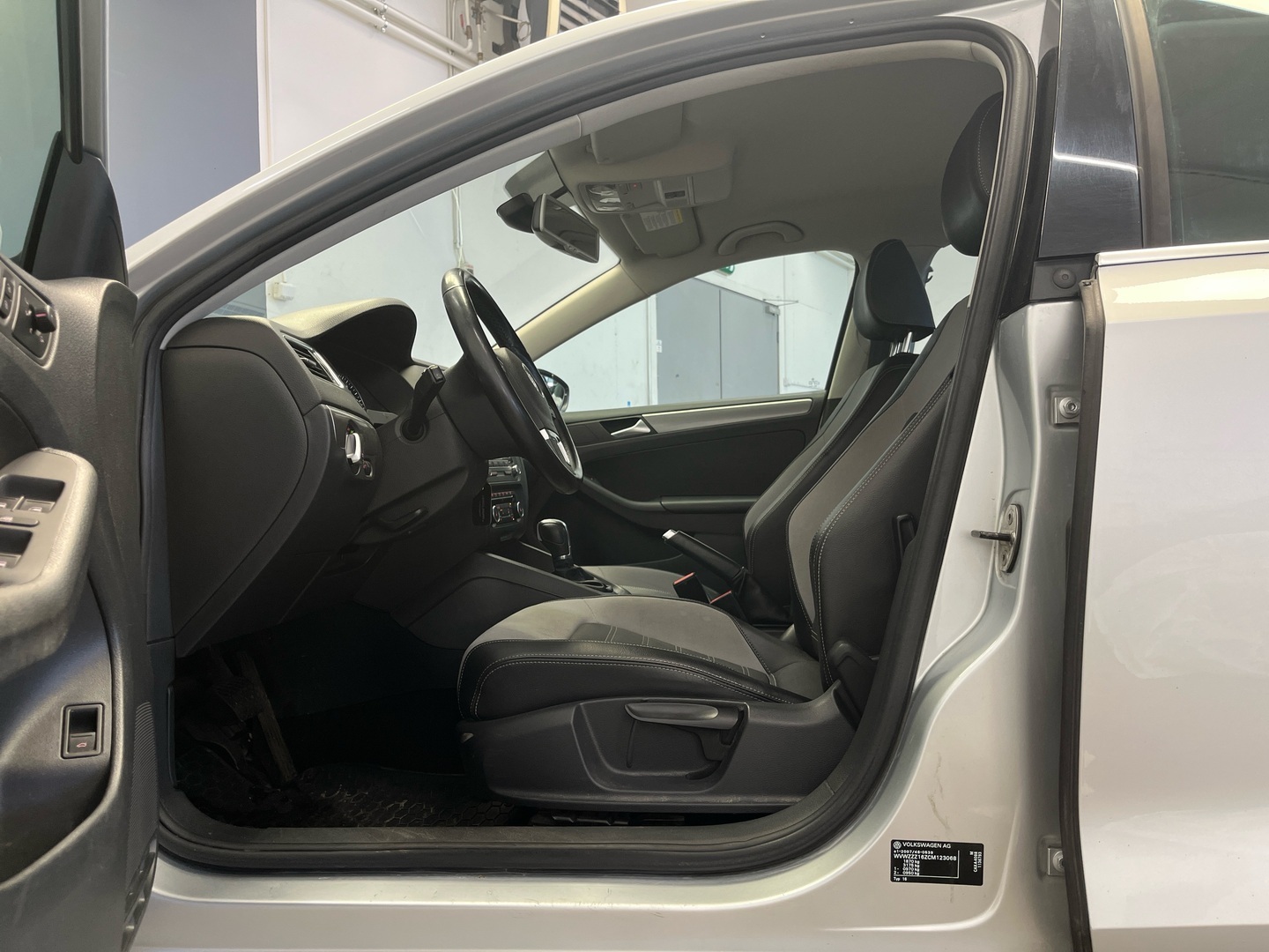 VOLKSWAGEN Jetta 2012