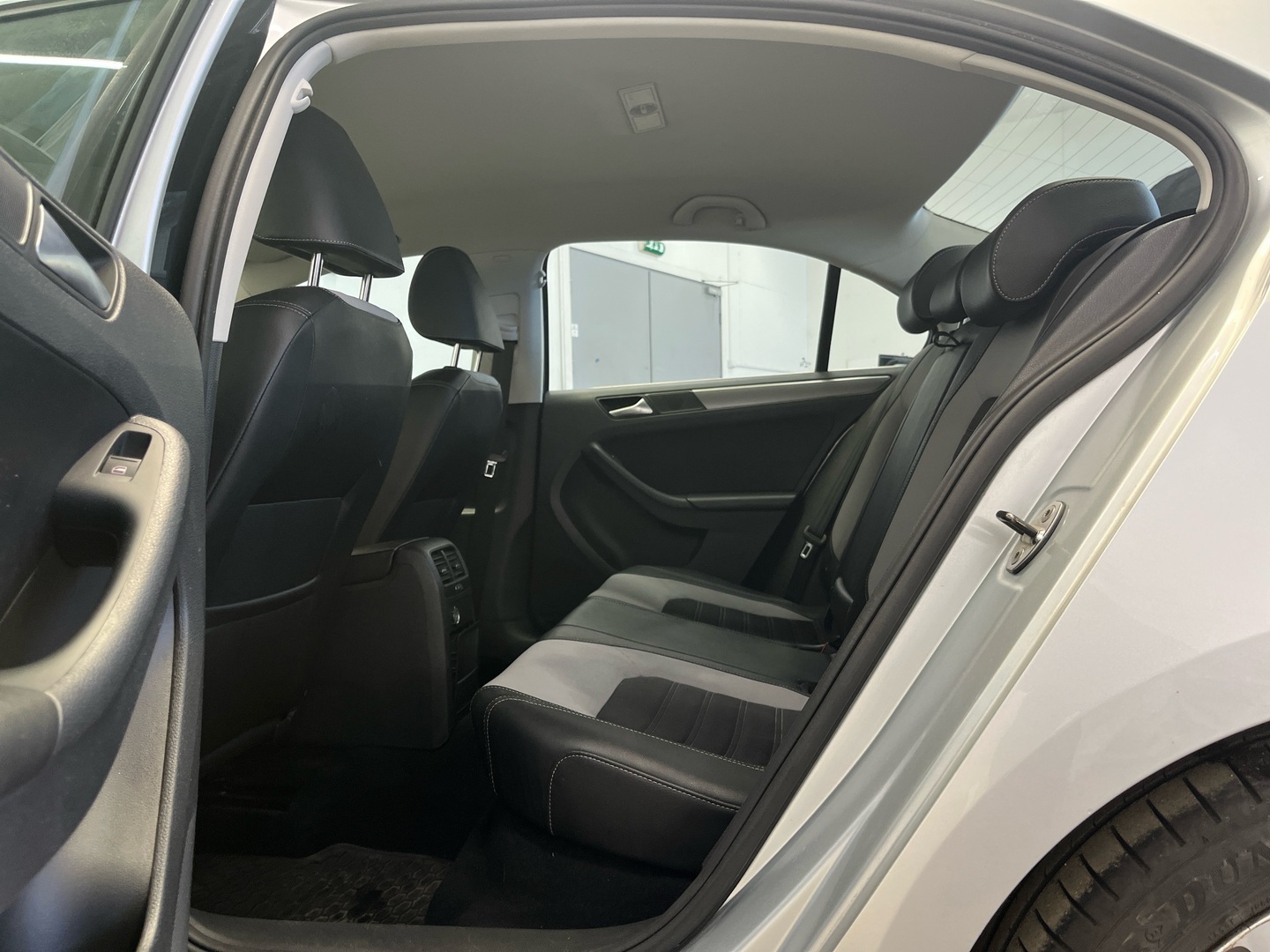 VOLKSWAGEN Jetta 2012