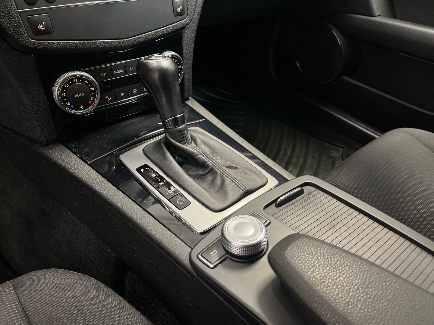 MERCEDES-BENZ C 2011