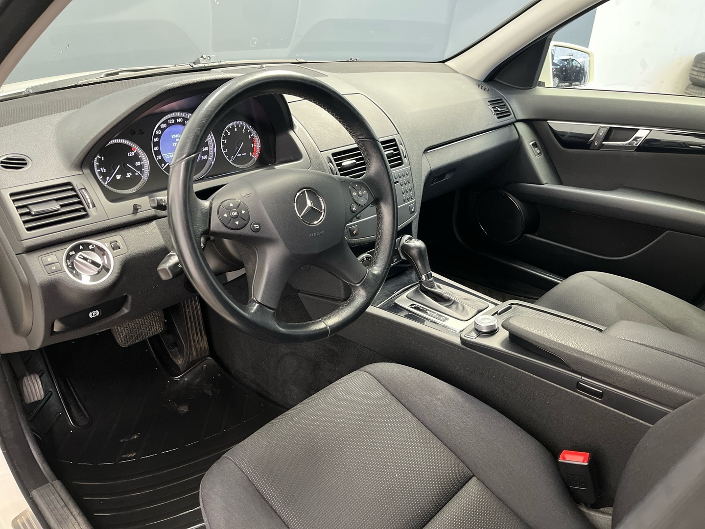 MERCEDES-BENZ C 2011