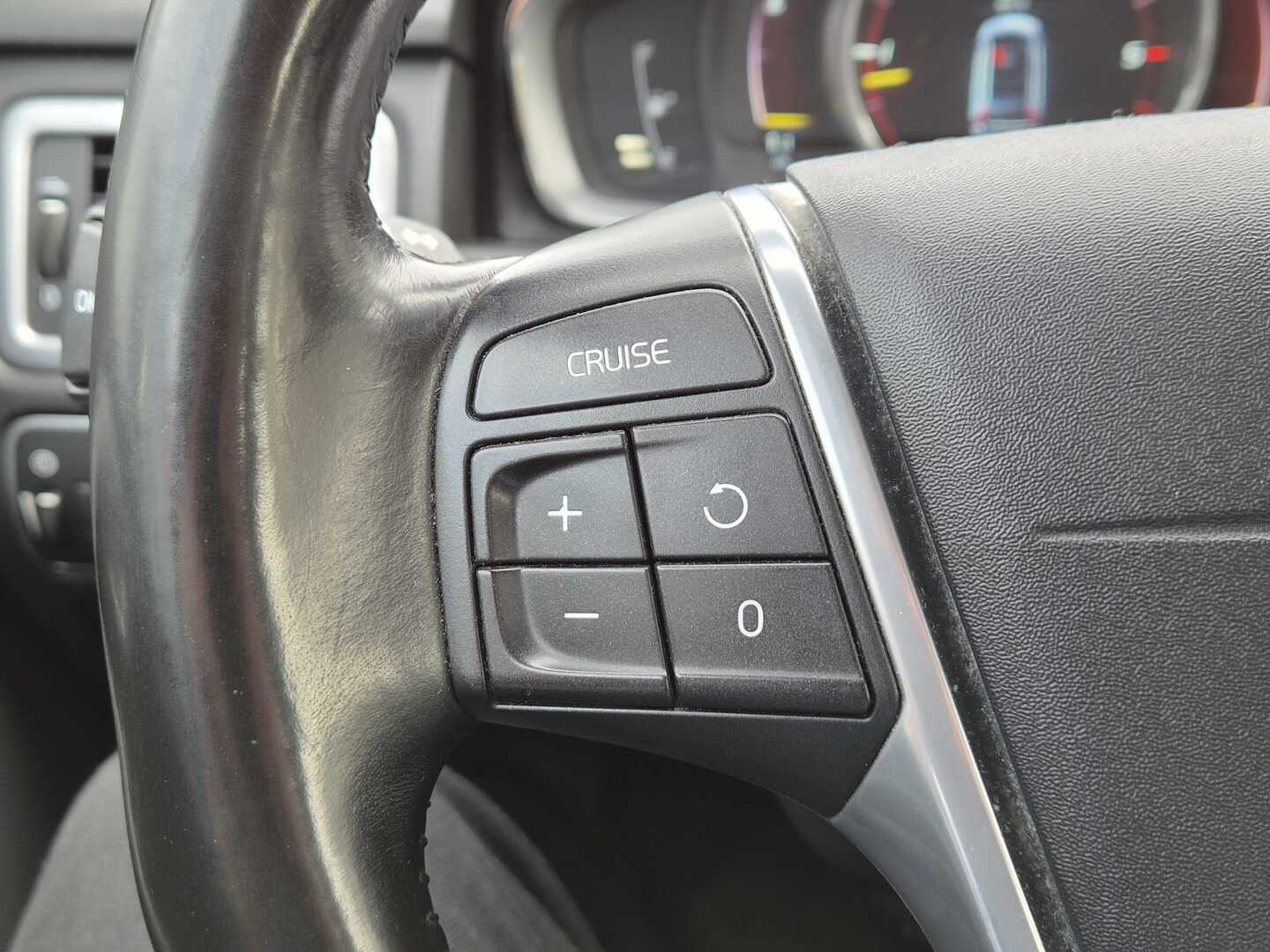 VOLVO V70 2015