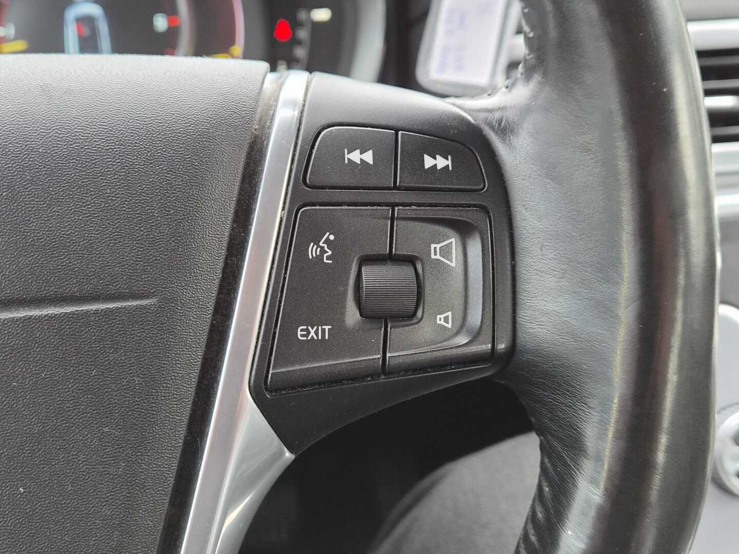 VOLVO V70 2015