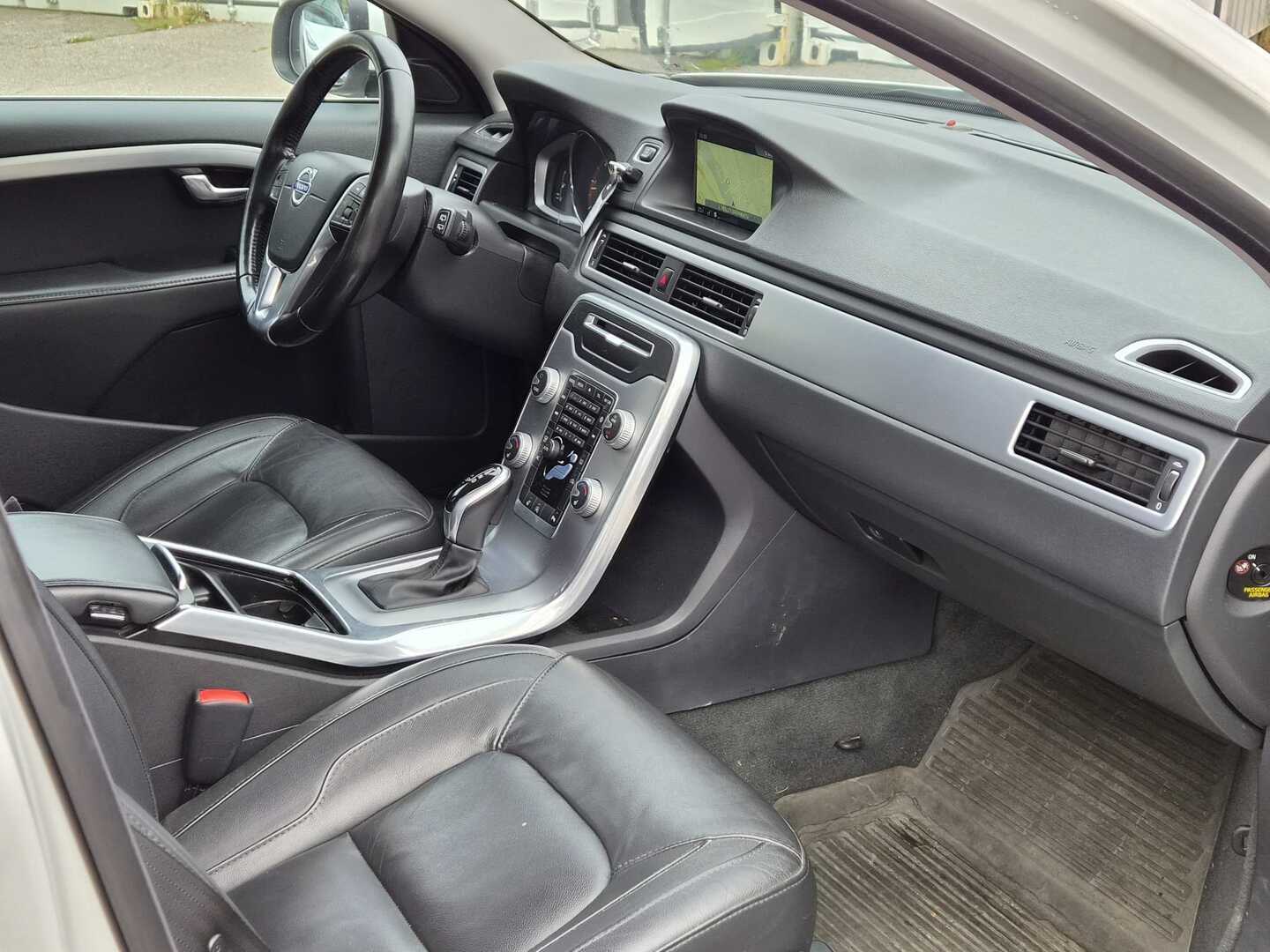 VOLVO V70 2015
