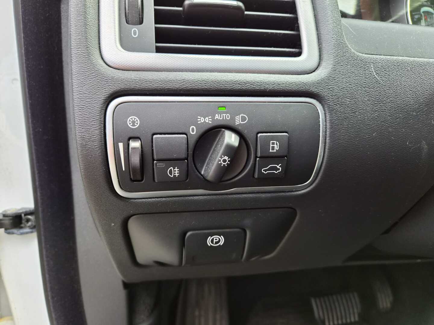VOLVO V70 2015