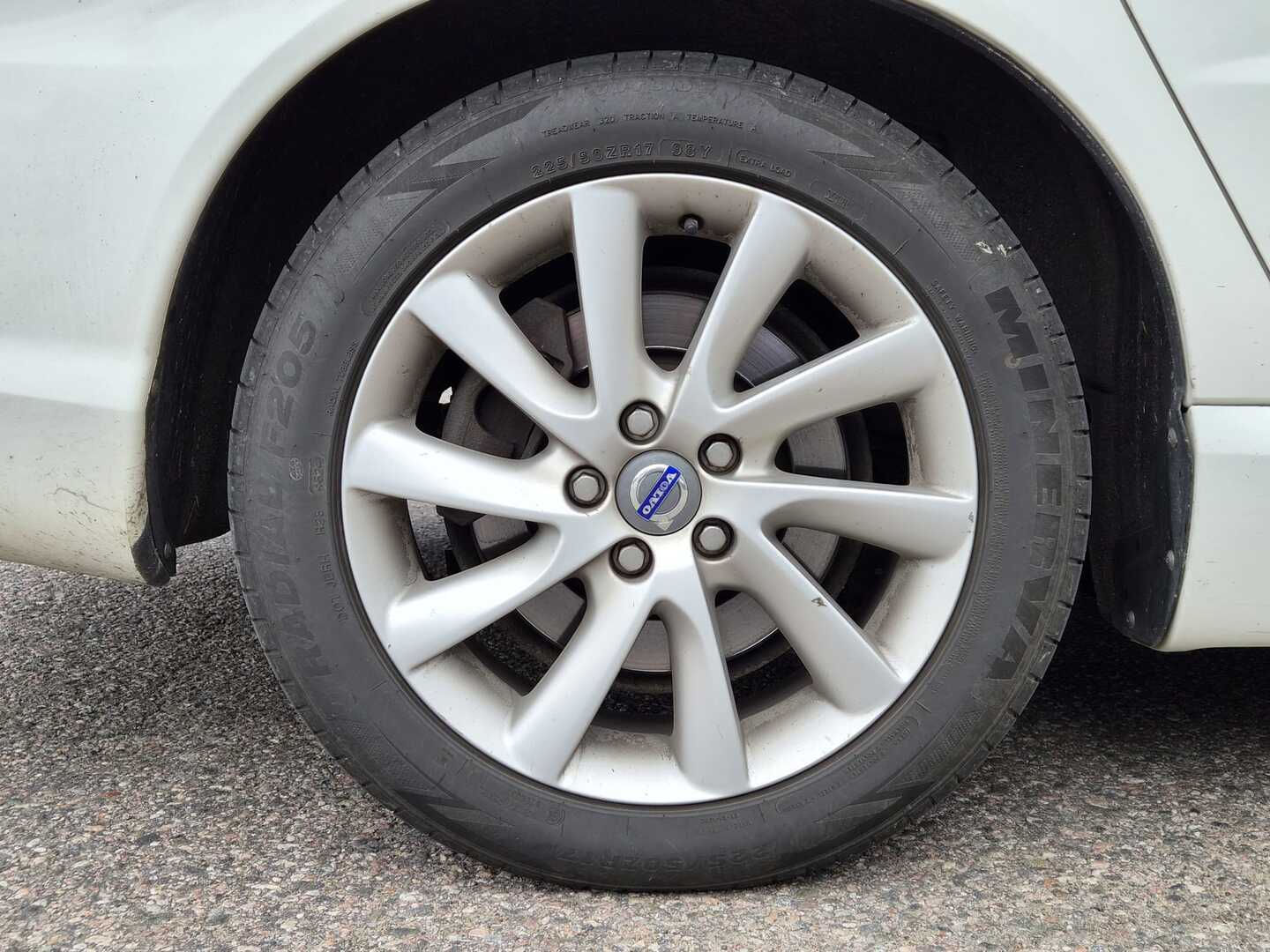 VOLVO V70 2015