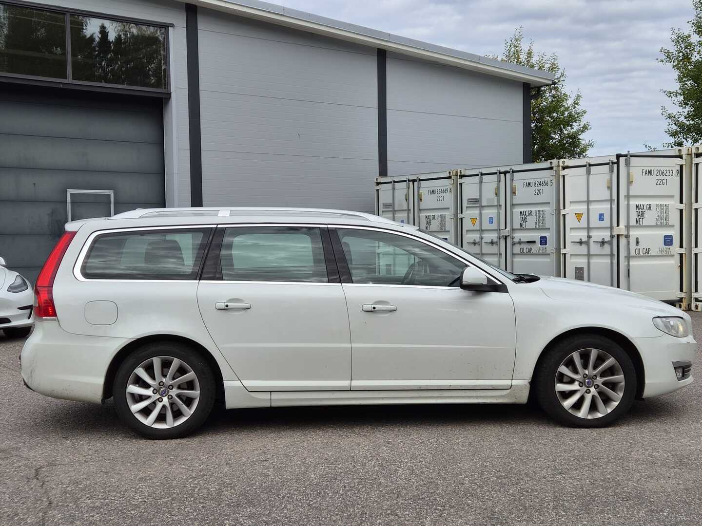 VOLVO V70 2015
