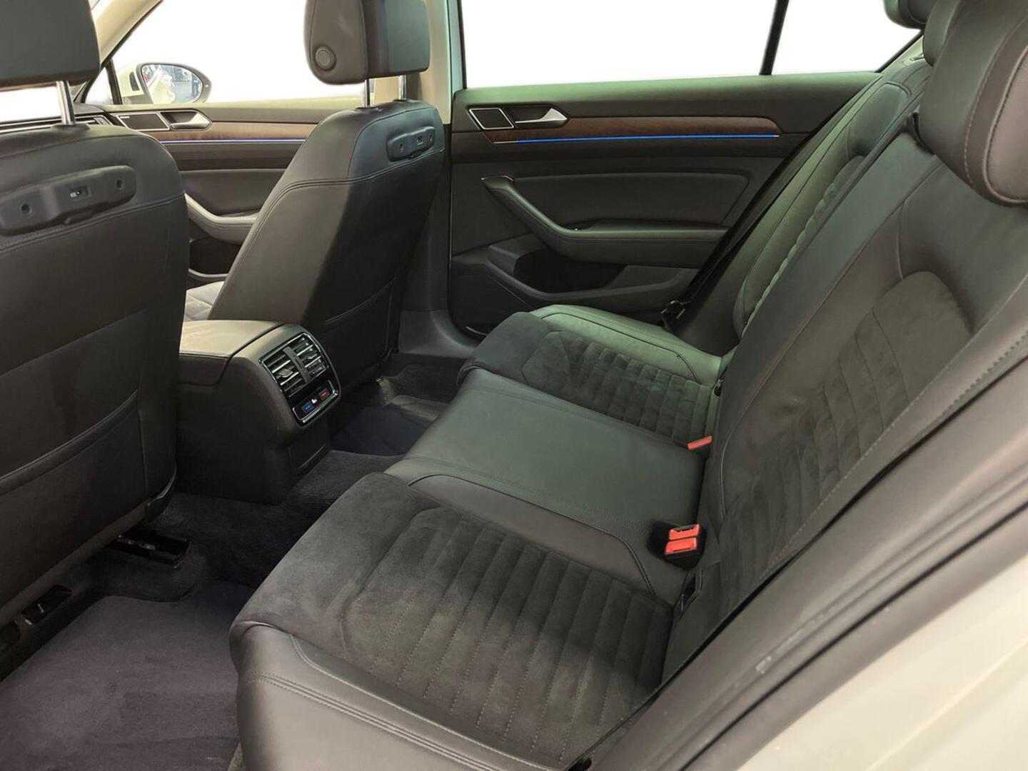 VOLKSWAGEN Passat 10