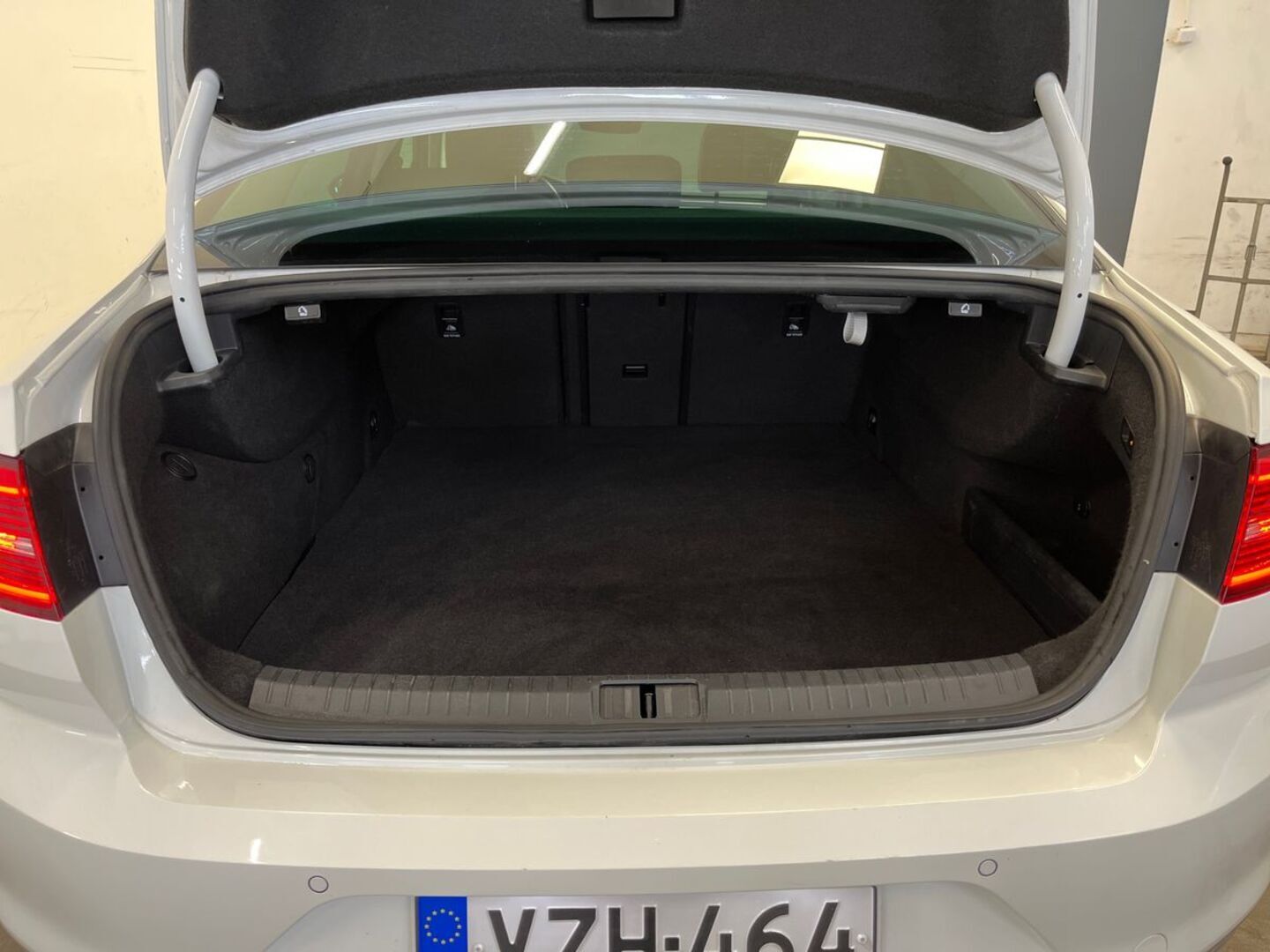 VOLKSWAGEN Passat 11