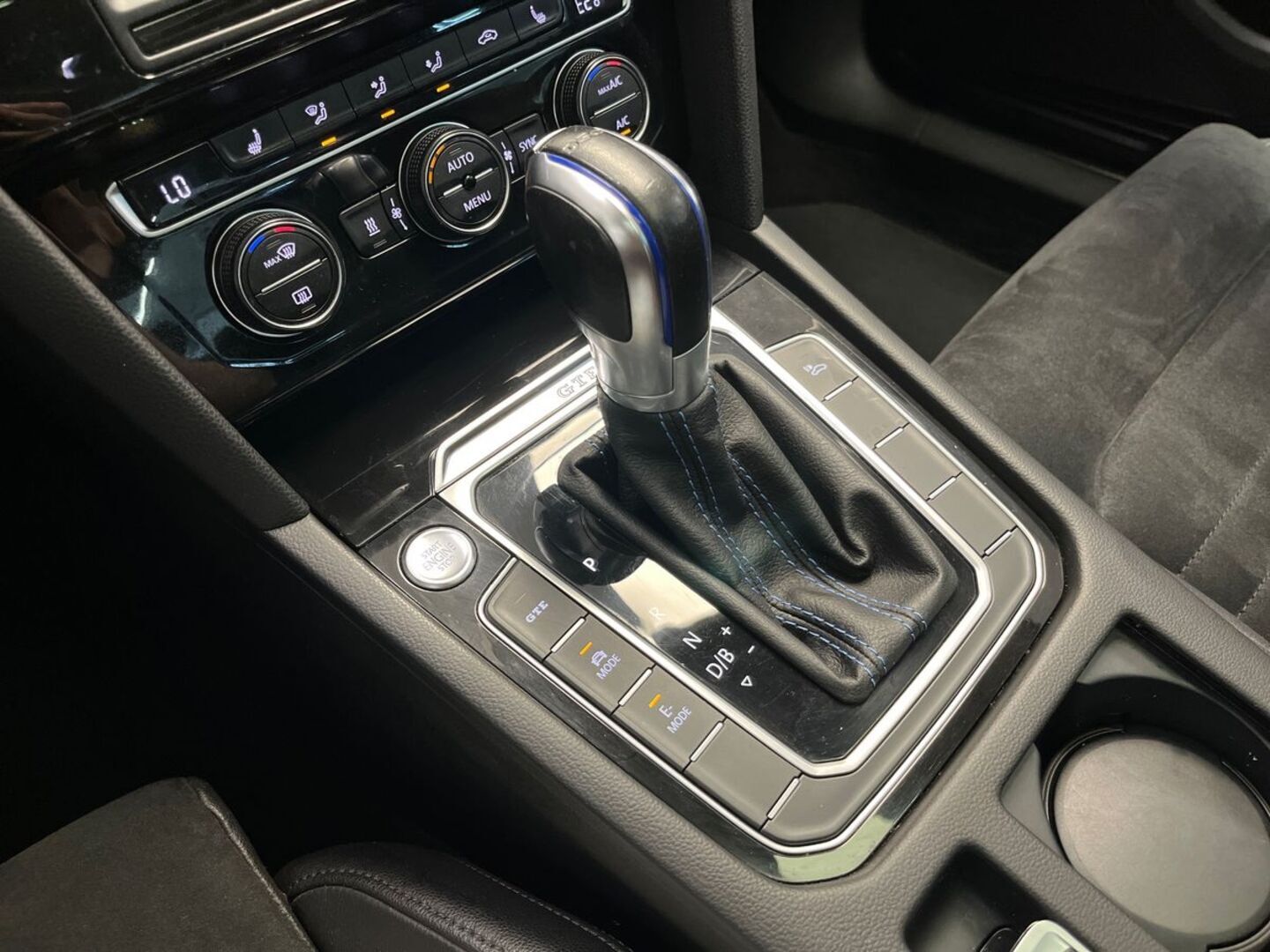 VOLKSWAGEN Passat 21