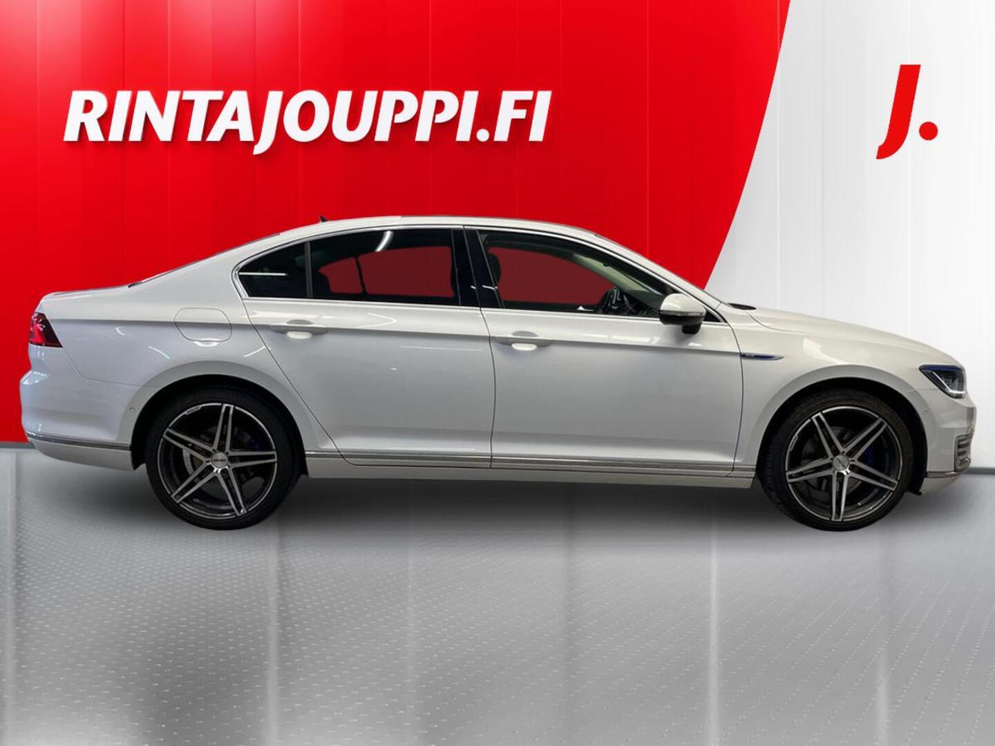 VOLKSWAGEN Passat 6
