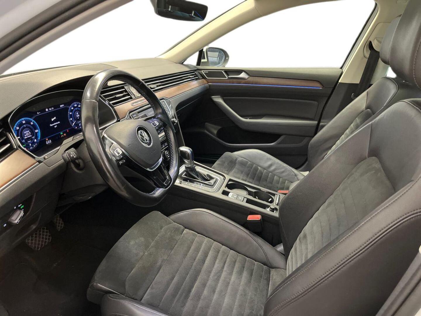 VOLKSWAGEN Passat 7