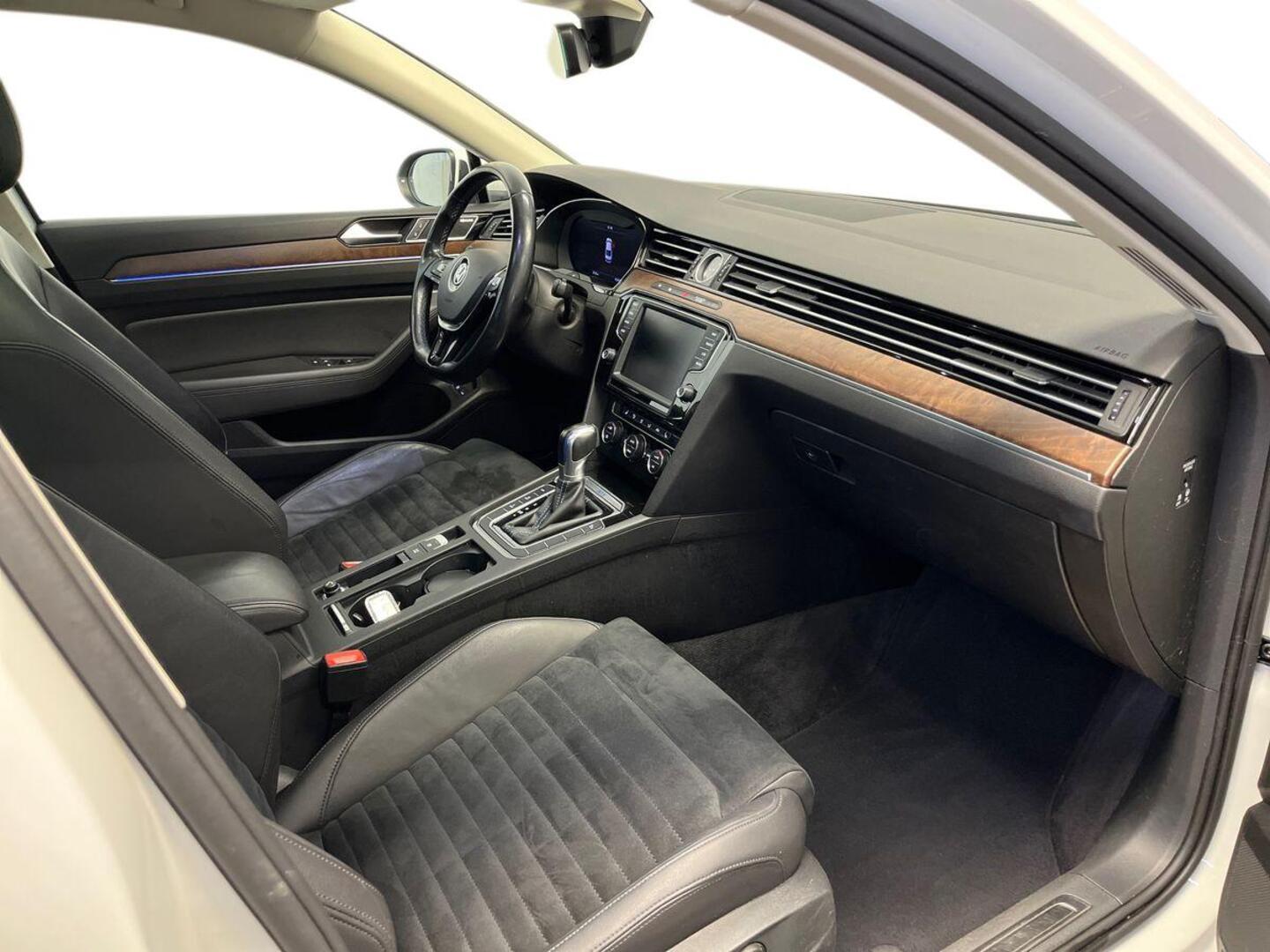 VOLKSWAGEN Passat 9