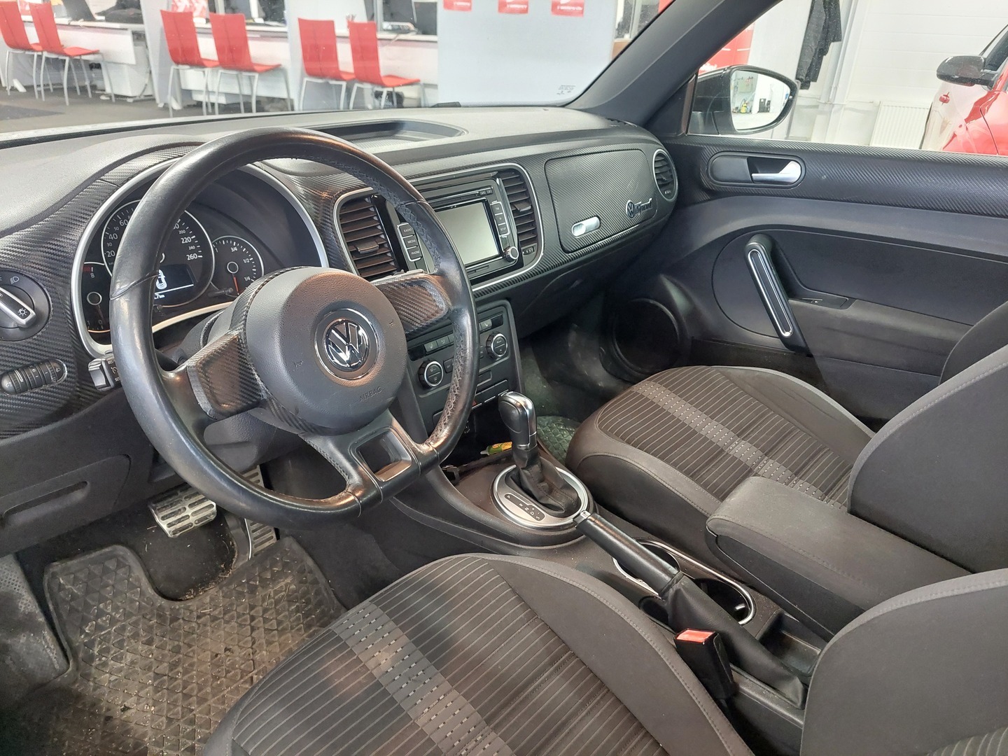 VOLKSWAGEN Beetle 2011