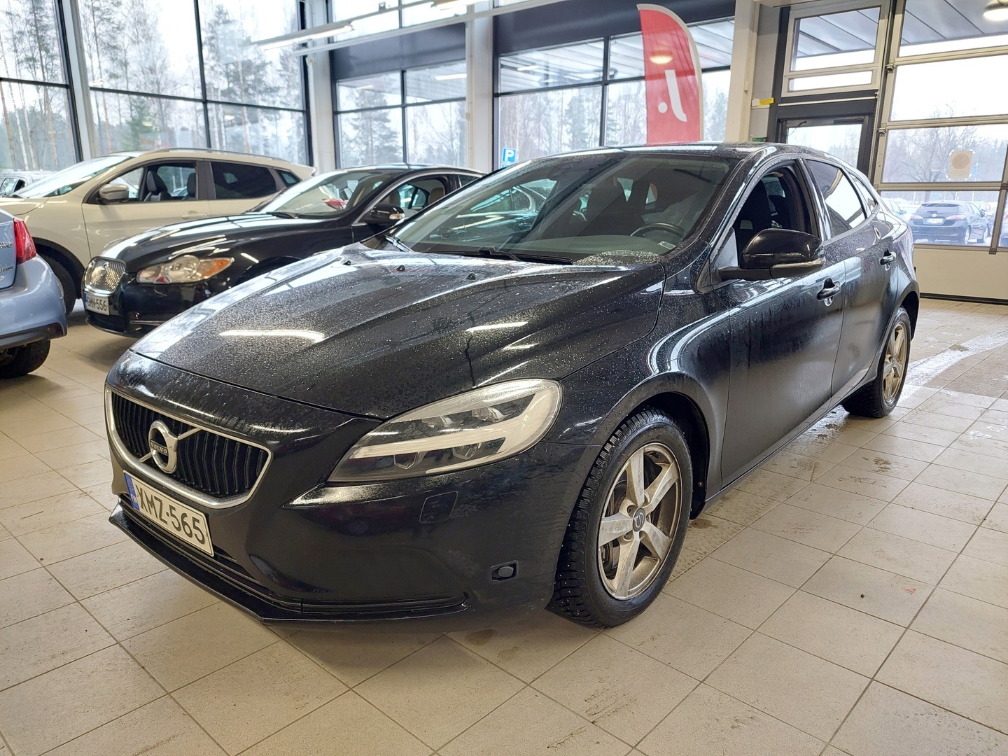 VOLVO V40 2016