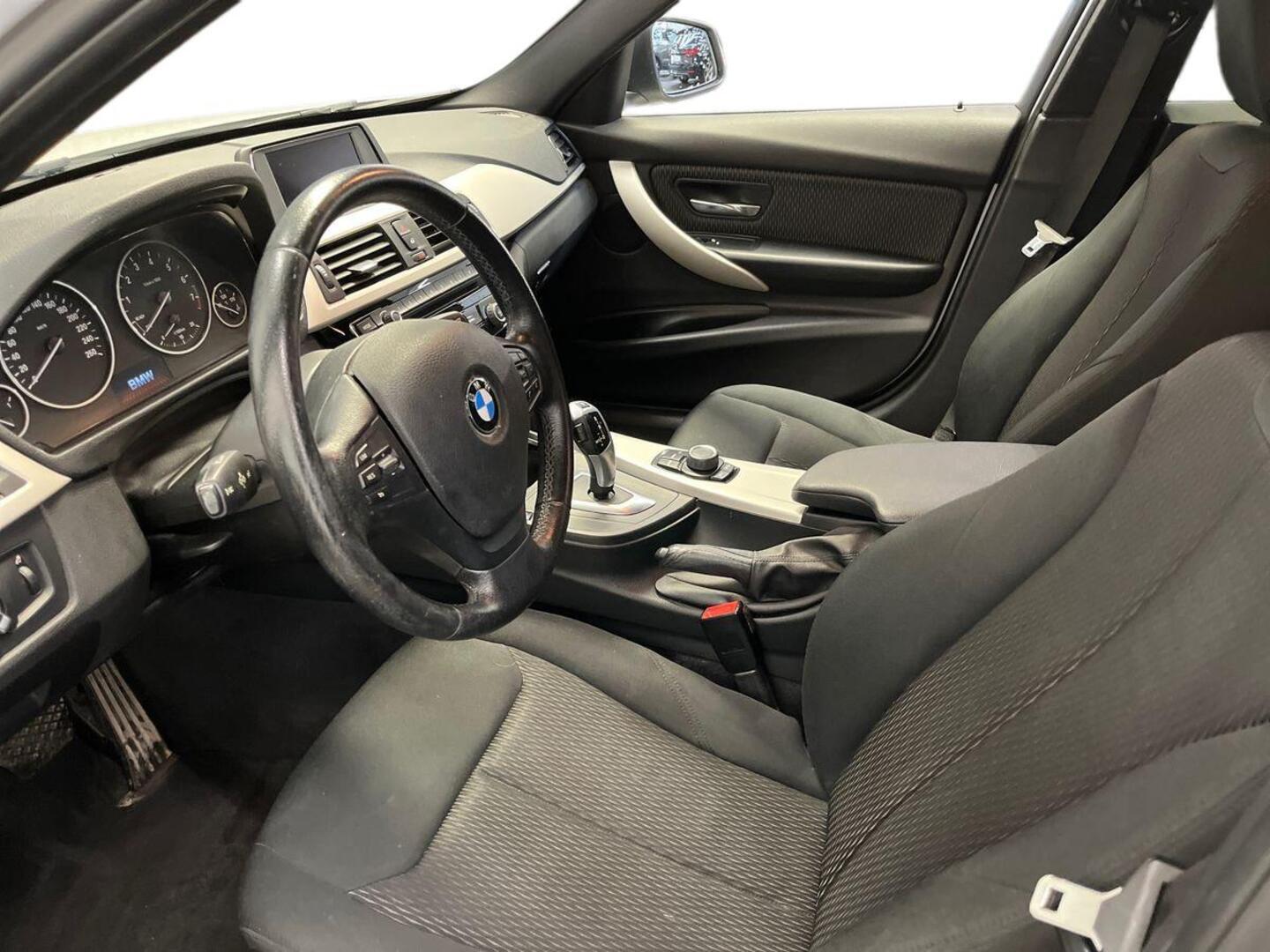 BMW 318 2016